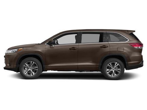 Used 2019 Toyota Highlander LE FWD image 3