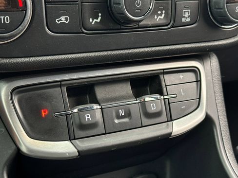 Used 2024 GMC Terrain SLT w/ Elevation Edition FWD image 15