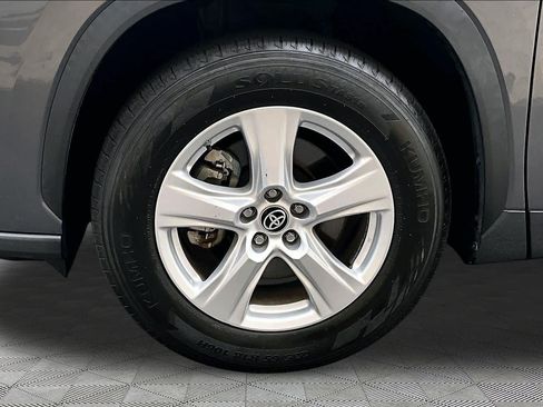 Used 2023 Toyota Highlander L FWD image 11