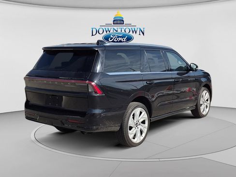 Used 2025 Lincoln Navigator Black Label AWD/4WD image 3