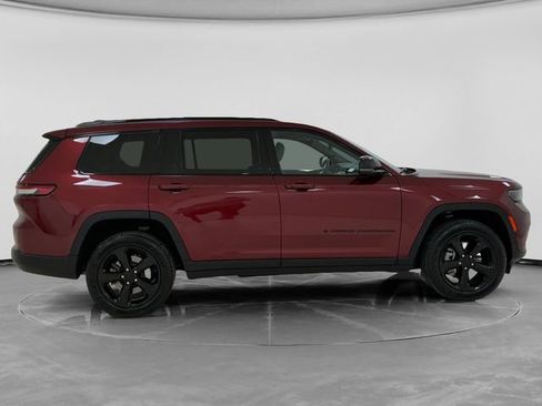 Used 2022 Jeep Grand Cherokee L Laredo AWD/4WD image 2