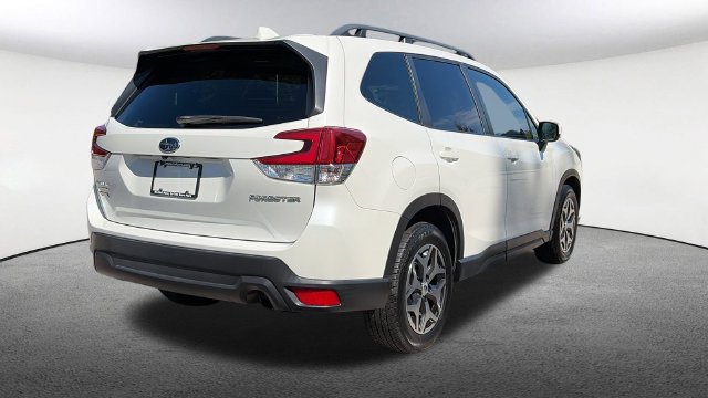 Certified 2022 Subaru Forester Premium AWD/4WD image 16