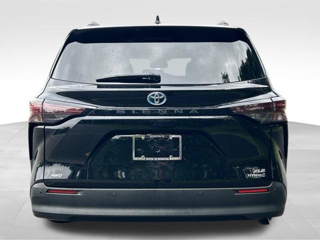 Used 2024 Toyota Sienna XLE w/ XLE Plus Package AWD/4WD image 4