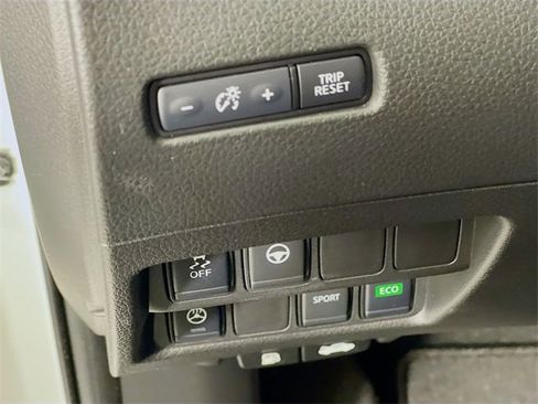 Used 2022 Nissan Rogue Sport SV w/ Technology Package image 11