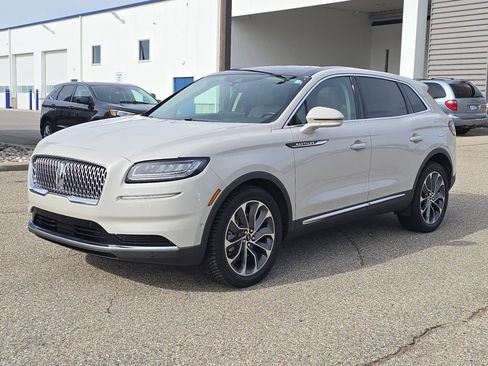 Used 2022 Lincoln Nautilus Reserve AWD/4WD image 2