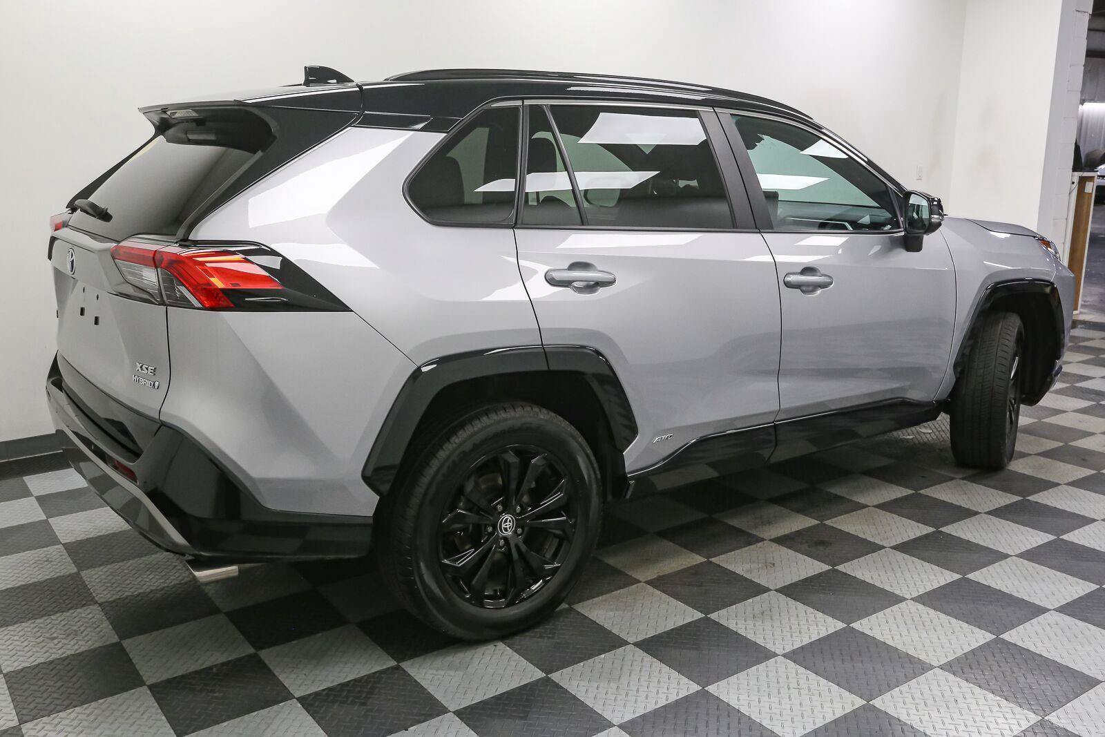 Used 2023 Toyota RAV4 XSE AWD/4WD image 8