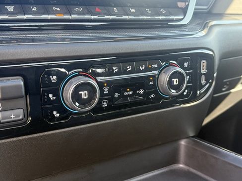 Used 2024 Chevrolet Silverado 2500 ZR2 w/ Technology Package image 19