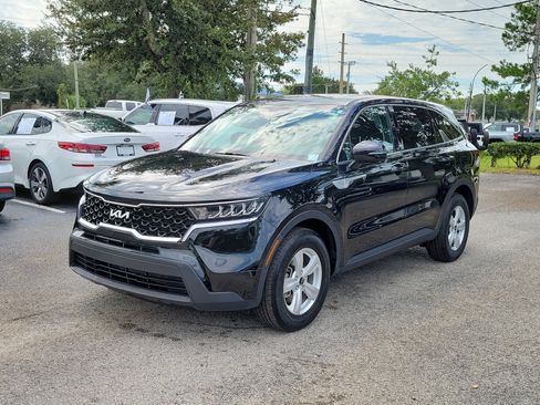 Certified 2023 Kia Sorento LX FWD image 3