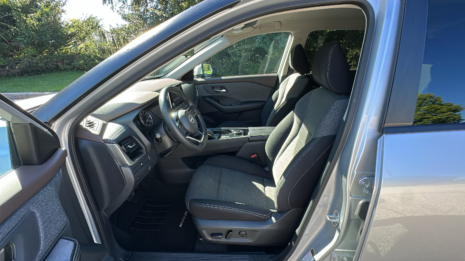 Certified 2022 Nissan Rogue SV AWD/4WD image 11