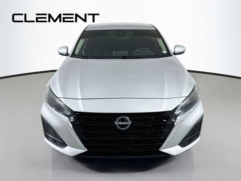Used 2023 Nissan Altima 2.5 SV FWD image 3