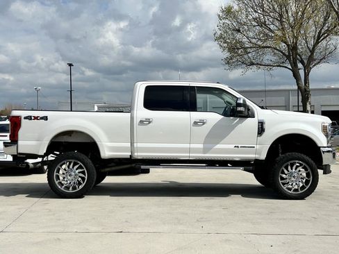 Used 2018 Ford F250 Lariat w/ Chrome Package image 3
