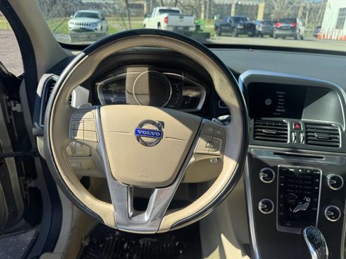 Used 2015 Volvo XC60 T6 w/ Proximity Package image 18