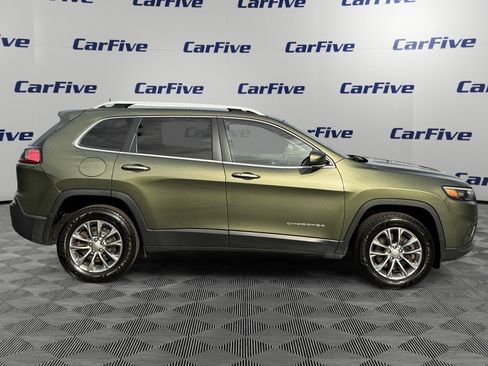 Used 2019 Jeep Cherokee Latitude Plus w/ Cold Weather Group AWD/4WD image 6