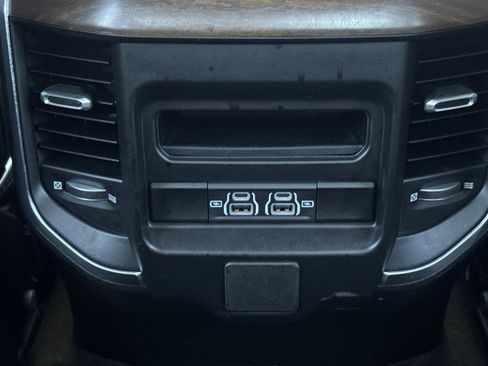 Used 2022 RAM 1500 Laramie AWD/4WD image 40