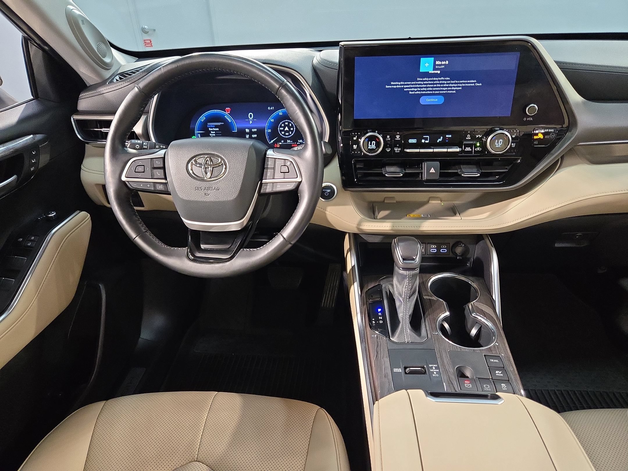 Used 2024 Toyota Highlander Limited AWD/4WD image 9