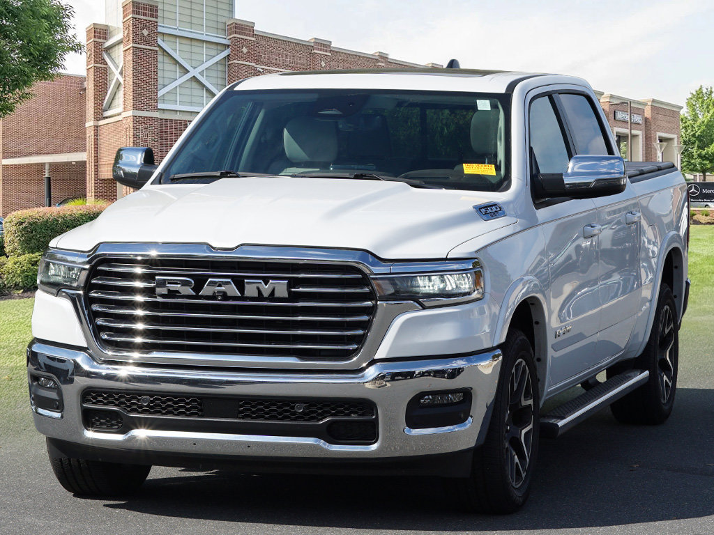 Used 2025 RAM 1500 Laramie w/ Advanced Safety Group II AWD/4WD image 4
