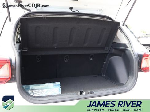 Used 2025 Hyundai Venue SEL FWD image 17