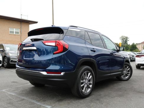 Used 2023 GMC Terrain SLT FWD image 2
