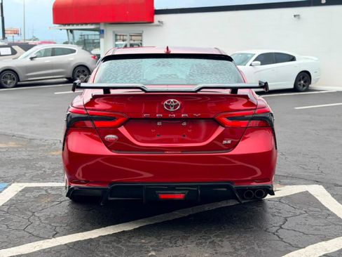 Used 2020 Toyota Camry SE FWD image 6