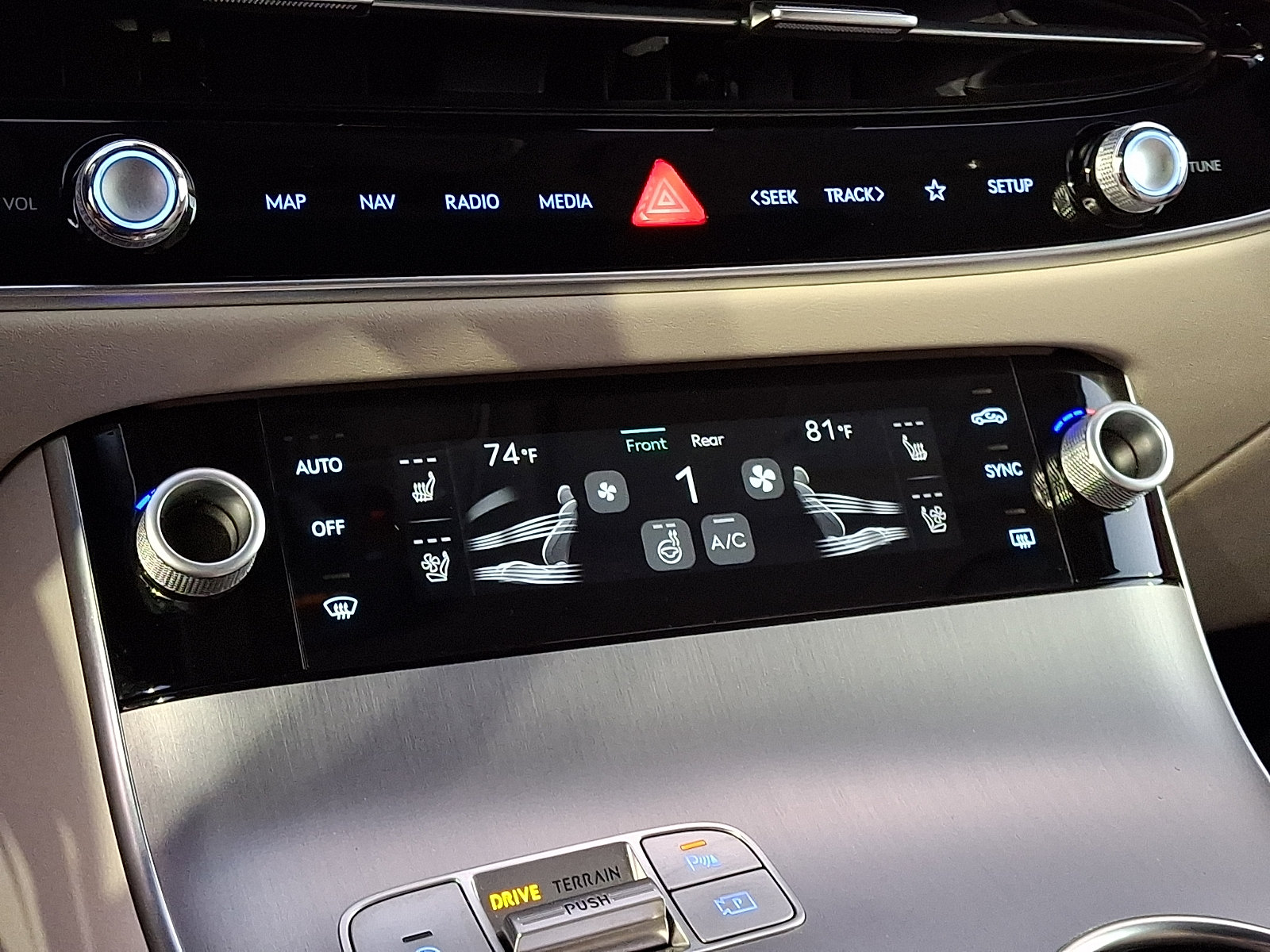 Certified 2026 Genesis GV70 2.5T Advanced AWD/4WD image 19