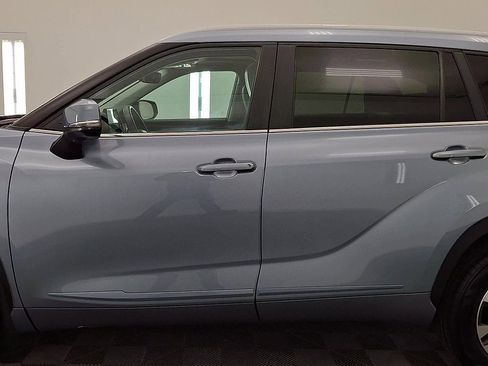 Certified 2023 Toyota Highlander XLE image 9