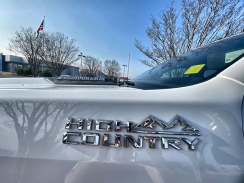 Used 2024 Chevrolet Silverado 2500 High Country w/ Technology Package image 30