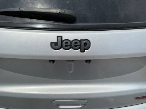 Used 2024 Jeep Compass Trailhawk AWD/4WD image 10