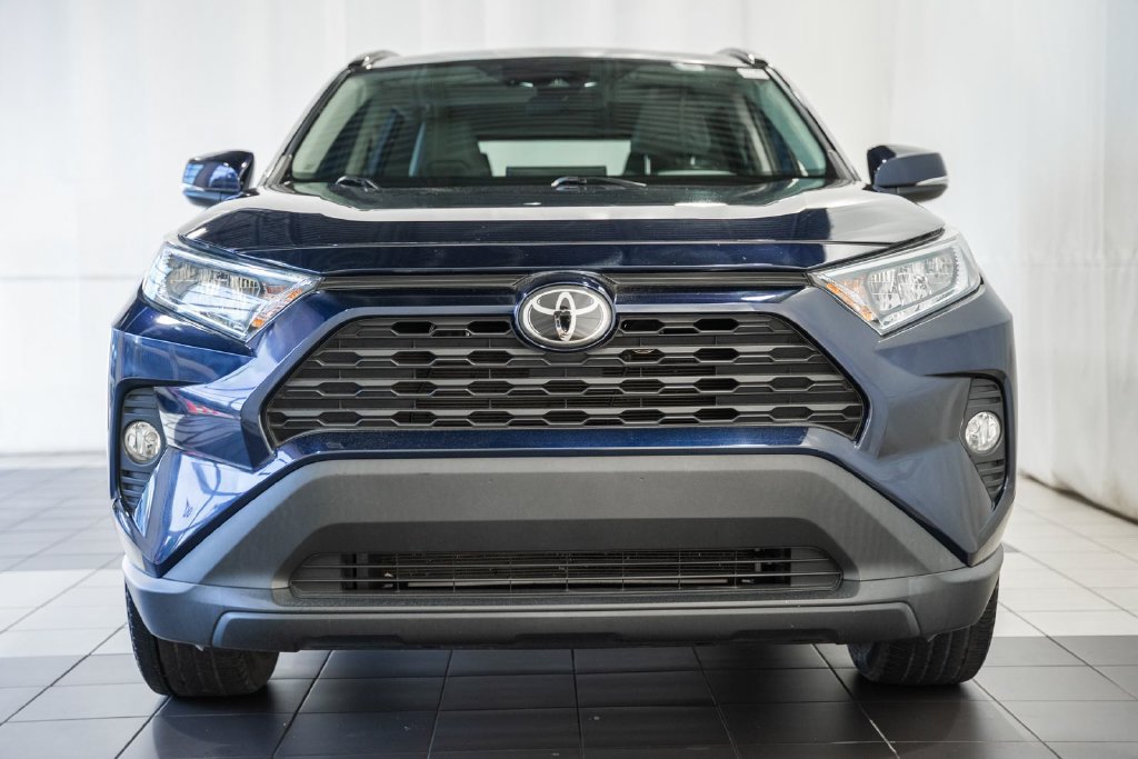 Used 2021 Toyota RAV4 XLE Premium FWD image 2