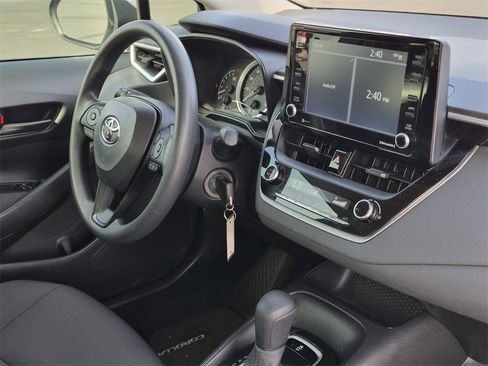 Used 2022 Toyota Corolla LE image 10