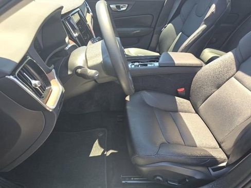 Used 2022 Volvo S60 B5 Momentum w/ Premium Package image 27