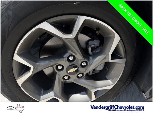 Used 2025 Chevrolet Trax LT w/ LT Convenience Package FWD image 9