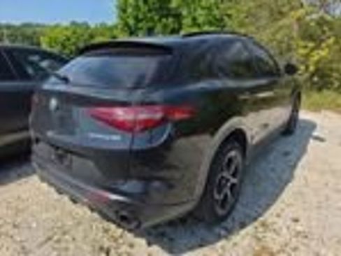 Used 2022 Alfa Romeo Stelvio Veloce image 3