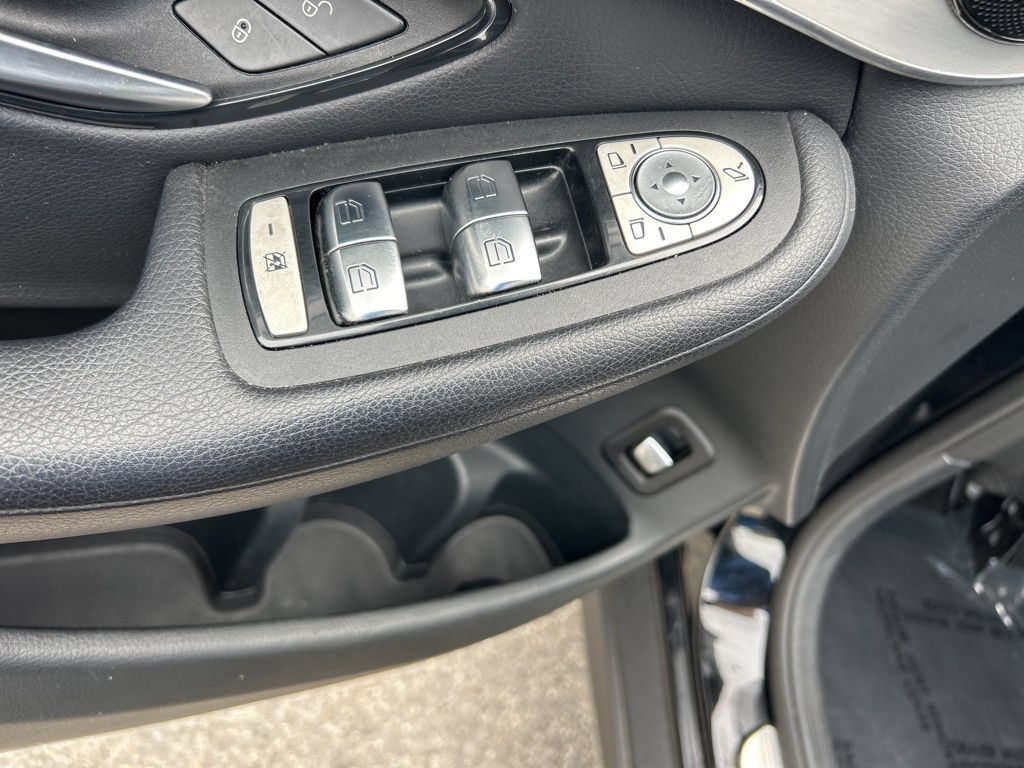 Used 2022 Mercedes-Benz GLC 300 image 34