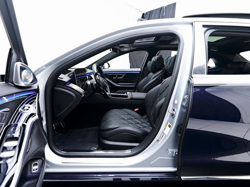 Used 2025 Mercedes-Benz Maybach S 580 4MATIC image 43