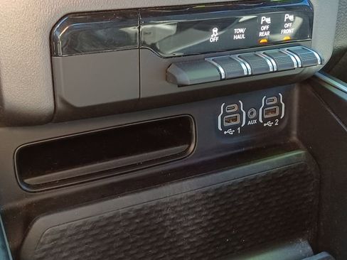 Used 2022 RAM 1500 Big Horn AWD/4WD image 25