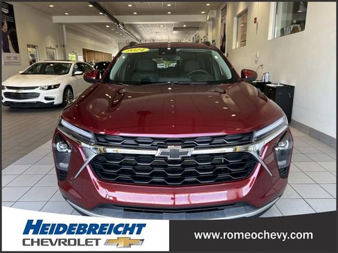 Certified 2024 Chevrolet Trax LT w/ Driver Confidence Package FWD image 36