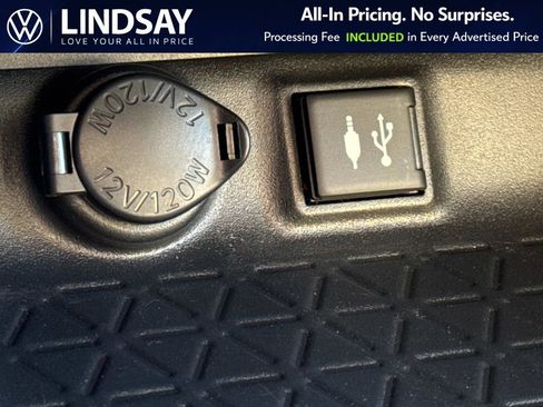 Used 2019 Toyota RAV4 LE AWD/4WD image 17