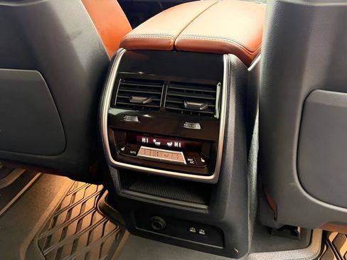 Used 2022 BMW X7 M50i image 34