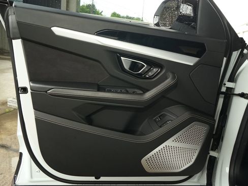 Used 2020 Lamborghini Urus image 30