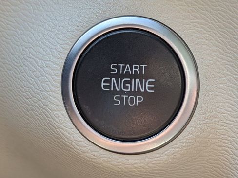 Certified 2022 Volvo XC40 T4 Momentum FWD image 29