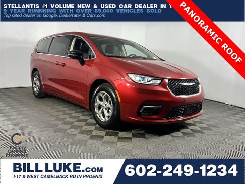 Certified 2024 Chrysler Pacifica Limited image 1