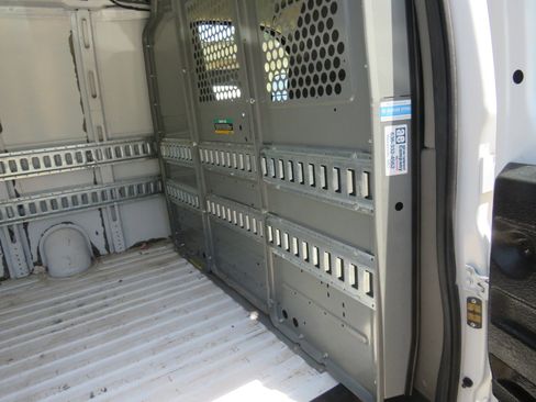 Used 2015 GMC Savana 2500 image 26