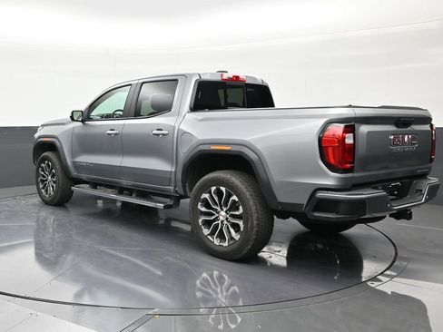 Used 2023 GMC Canyon Denali image 3