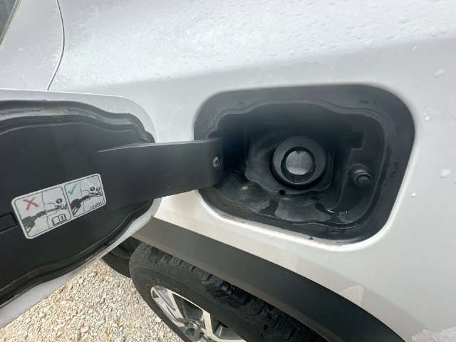 Used 2023 GMC Acadia SLE FWD image 45