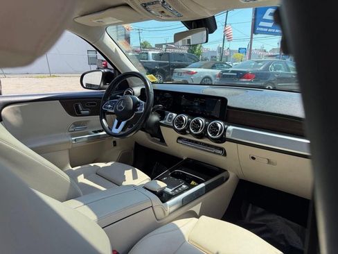 Used 2022 Mercedes-Benz GLB 250 4MATIC image 9