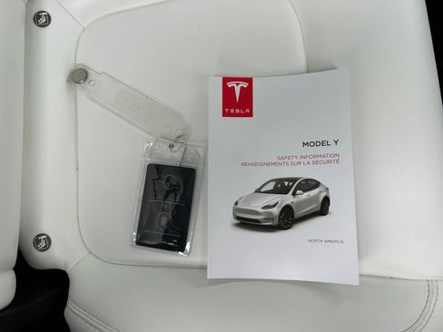 Used 2024 Tesla Model Y Long Range AWD/4WD image 22