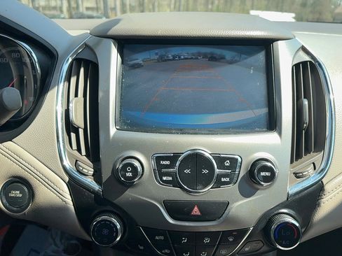 Used 2017 Chevrolet Cruze Premier image 25