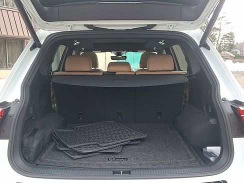 Certified 2024 Volkswagen Tiguan SE R-Line image 30