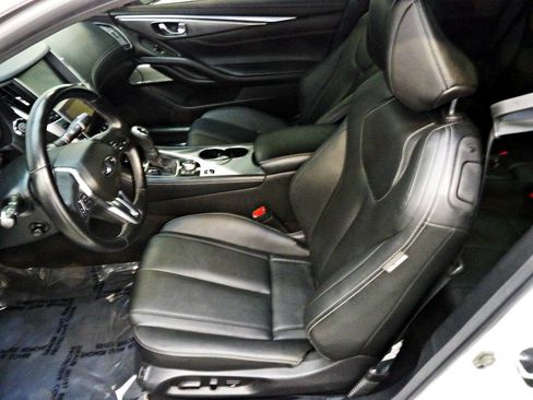 Used 2017 INFINITI Q60 2.0t w/ Premium Plus Package 2.0T AWD/4WD image 8