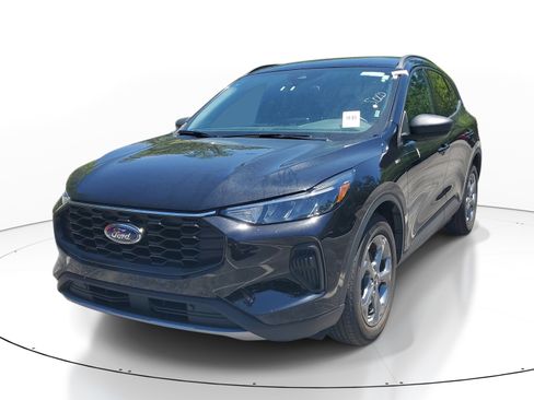 Used 2025 Ford Escape ST-Line image 3
